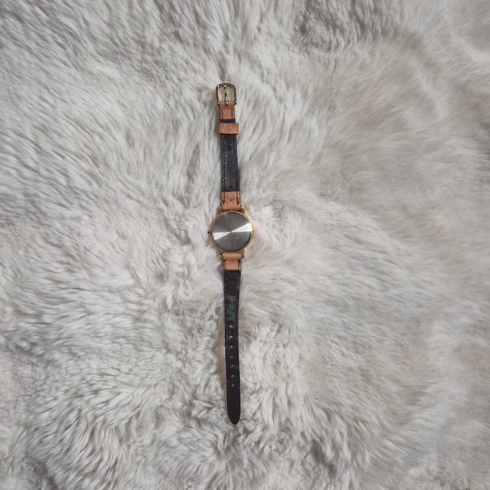 Disney Watch Mickey Mouse Gold Tone The Walt Disney Company Wristwatch Analog ✨️ - Picture 4 of 10